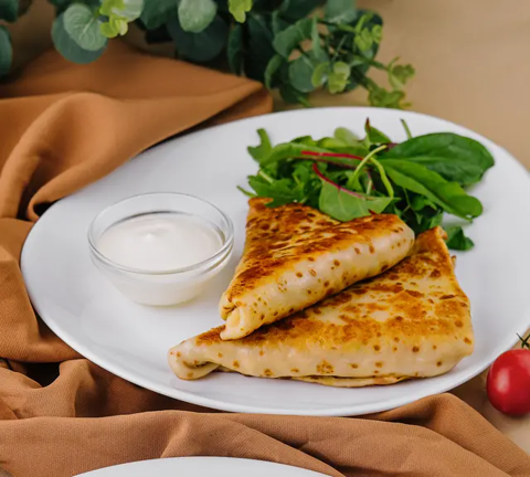 Блины с курицей и грибами в сливочном соусе