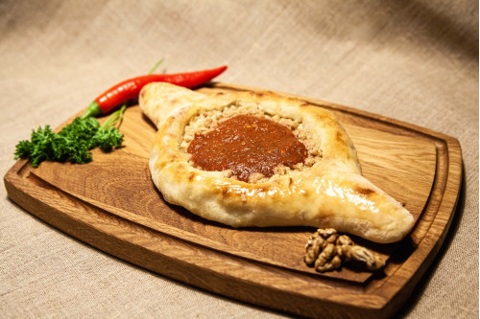 Авторсикй хачапури с курицей в соусе